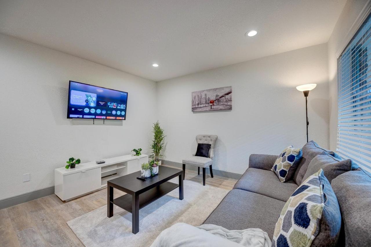 Trendy Midtown Apt, Walk To Shops & Sites, Pets Ok Houston Buitenkant foto