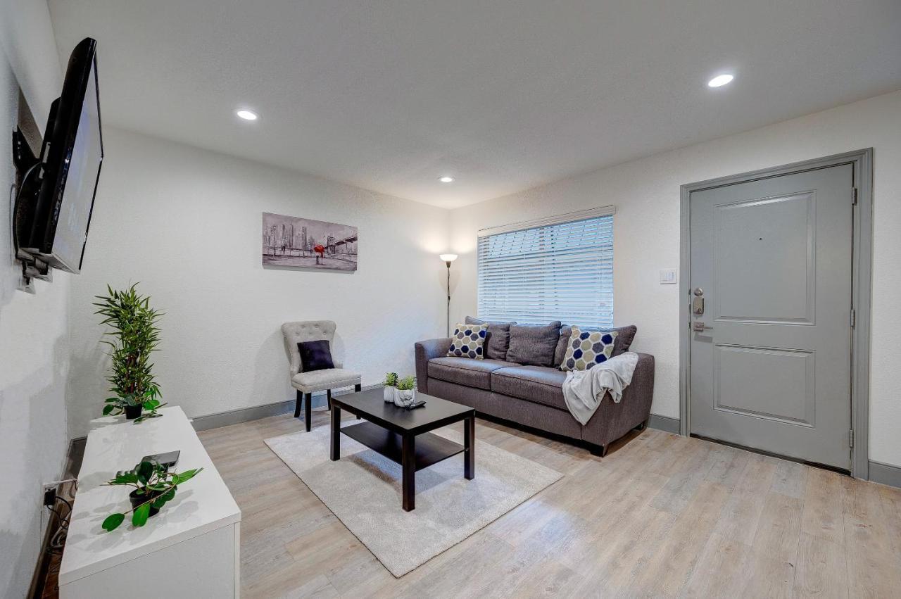 Trendy Midtown Apt, Walk To Shops & Sites, Pets Ok Houston Buitenkant foto